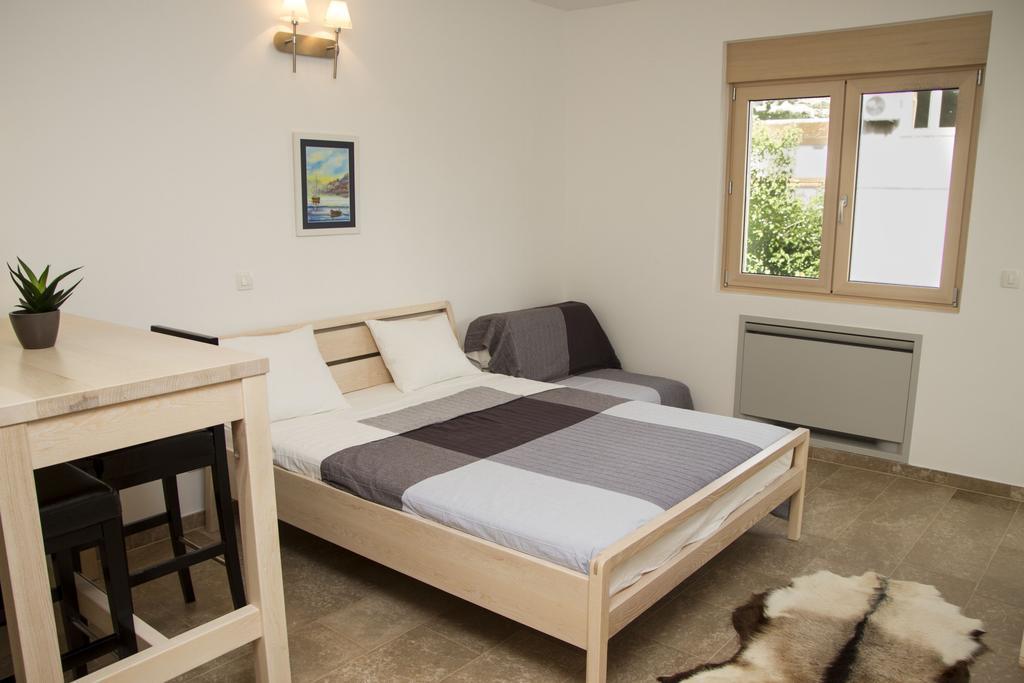 Apartments Brezanin ストモレ エクステリア 写真