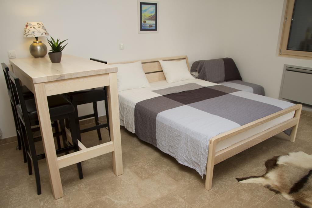 Apartments Brezanin ストモレ エクステリア 写真