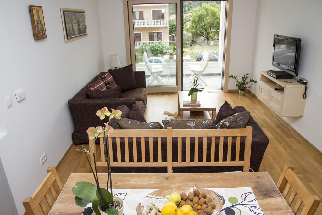 Apartments Brezanin ストモレ エクステリア 写真